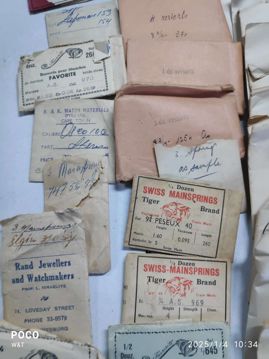 Massive lot of watch mainsprings