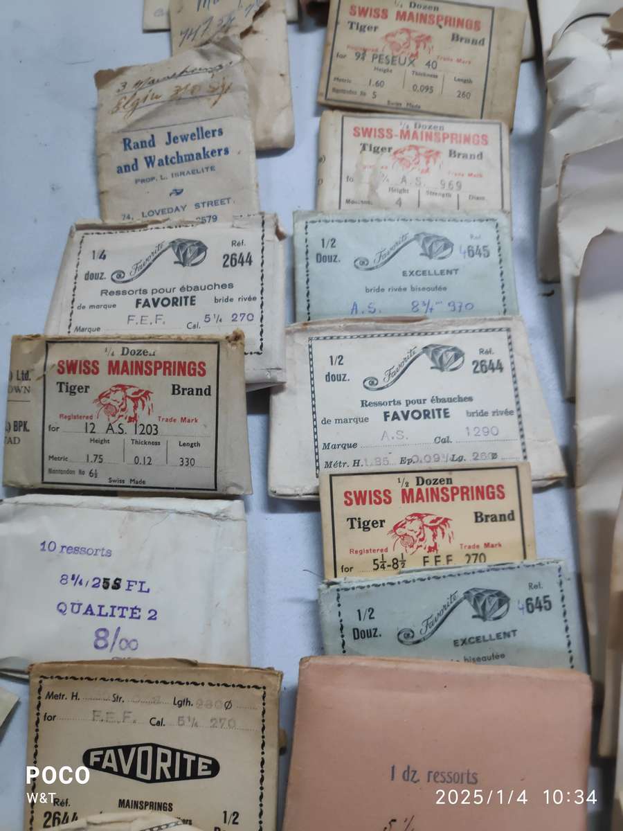 Massive lot of watch mainsprings