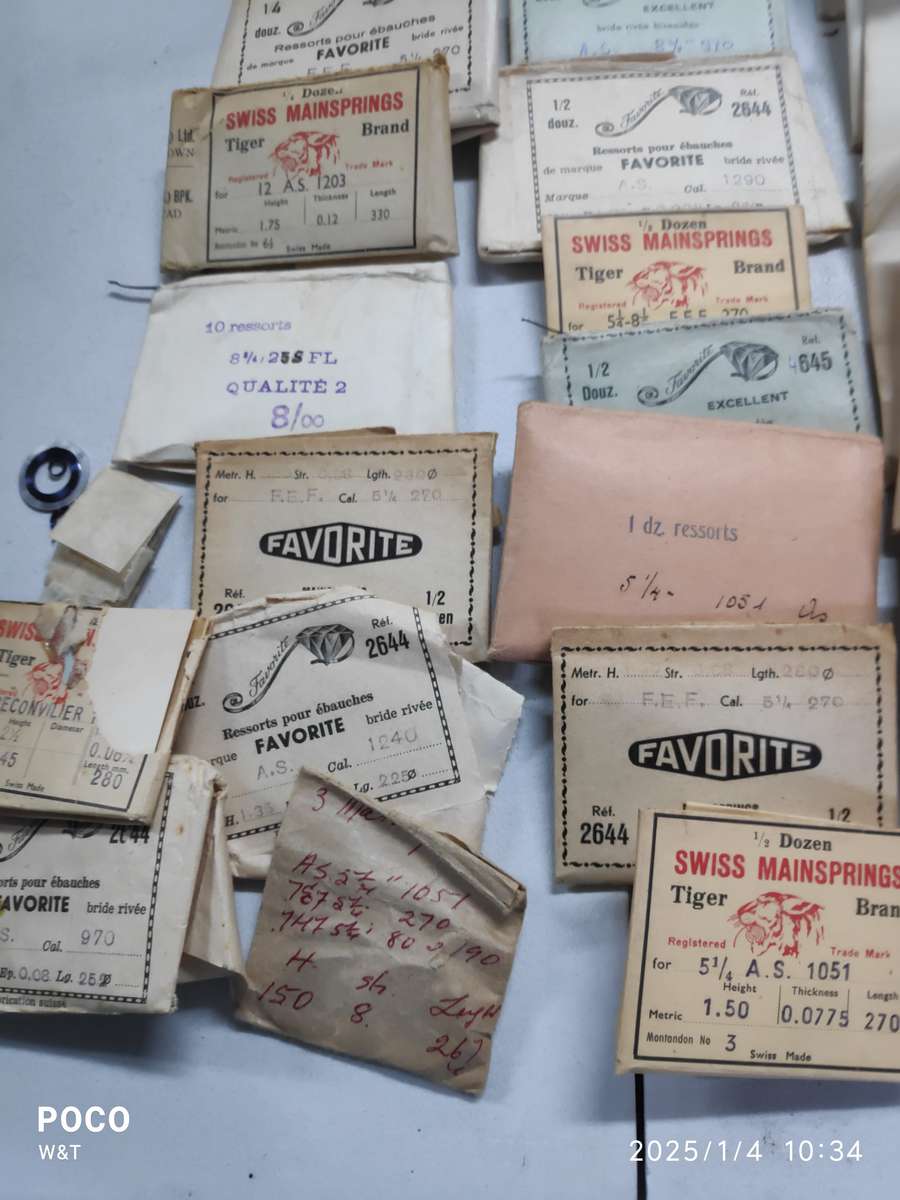 Massive lot of watch mainsprings