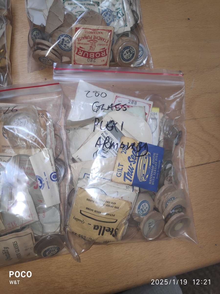 Bargain lot of  Gents Watch PlexiGlass