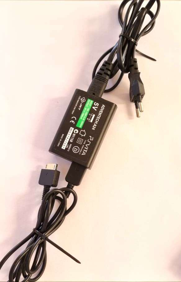 PLAYSTATION VITA IN BOX BUNDLE