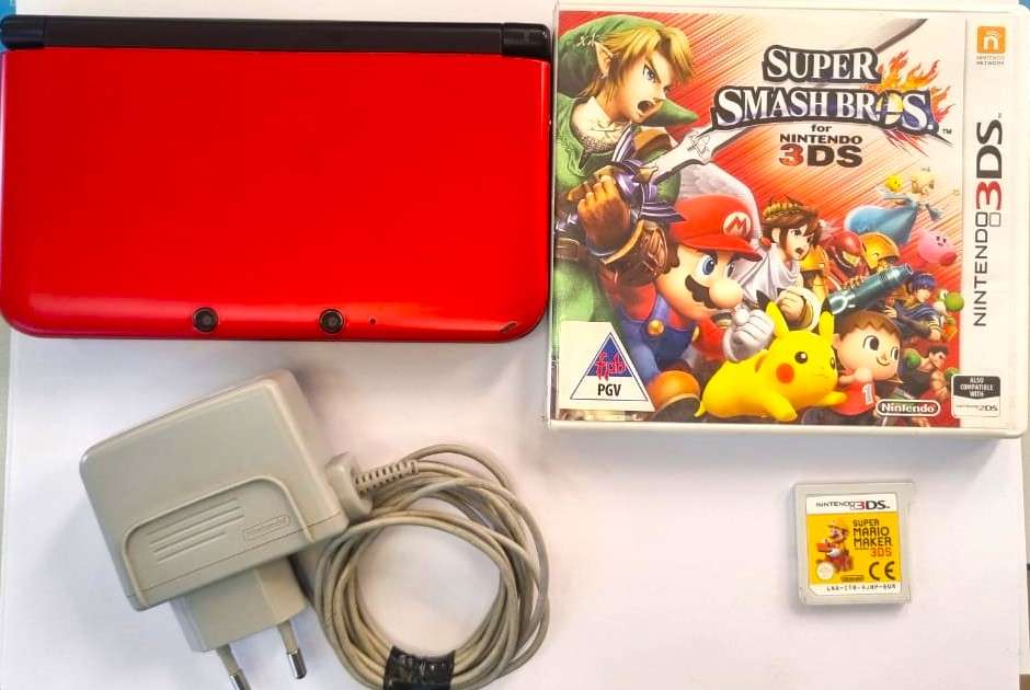 Amazing Condition Nintendo 3DS XL Bundle