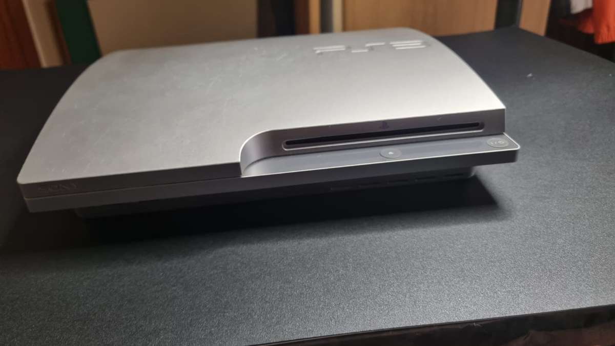 Amazing Rare Limited Edition Silver PS3 Bundle