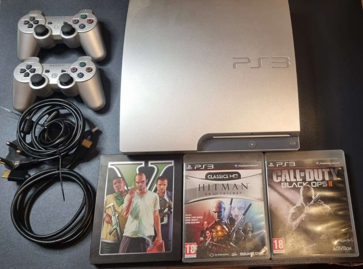Amazing Rare Limited Edition Silver PS3 Bundle