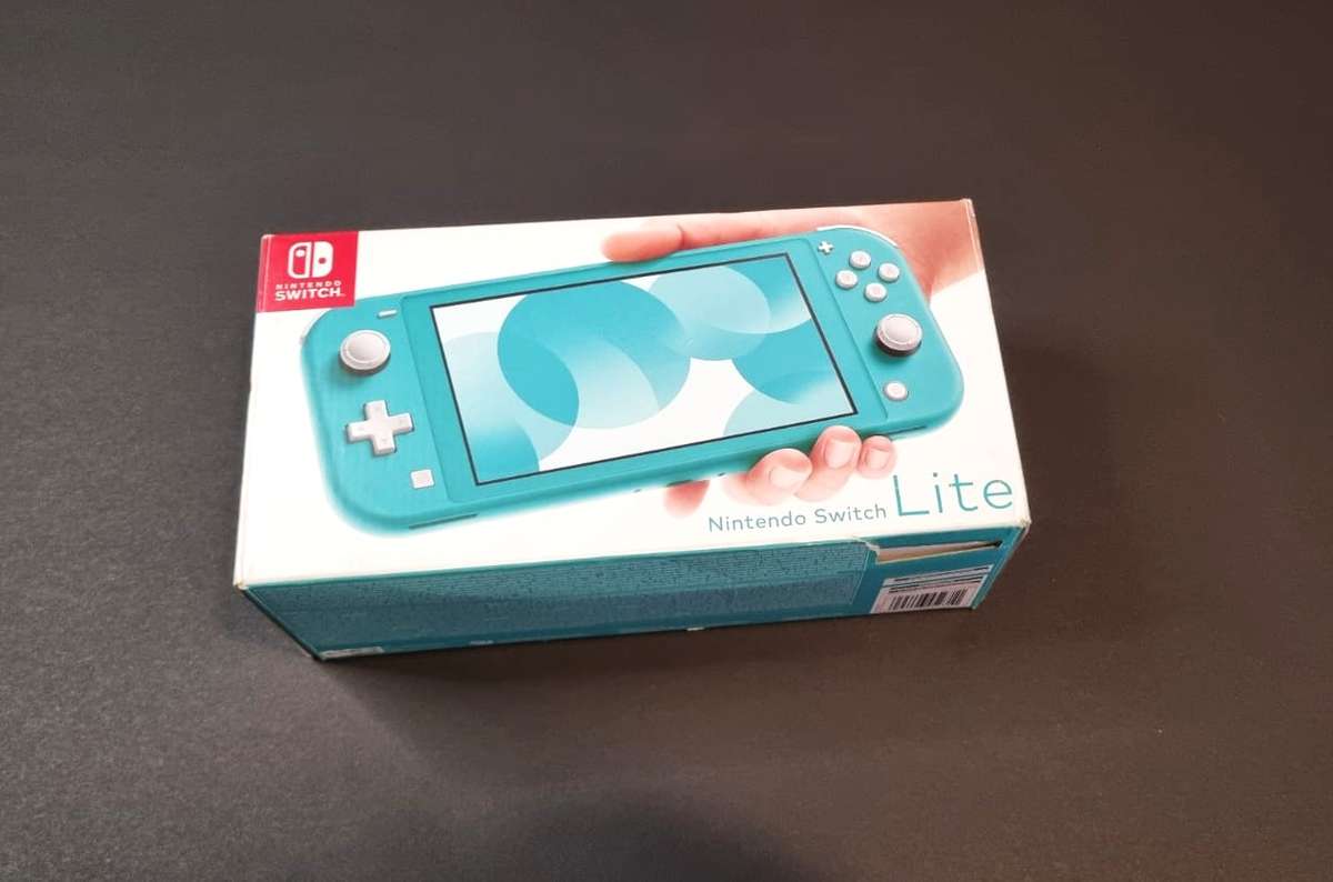 GREAT CONDITION NINTENDO SWITCH LITE BUNDLE