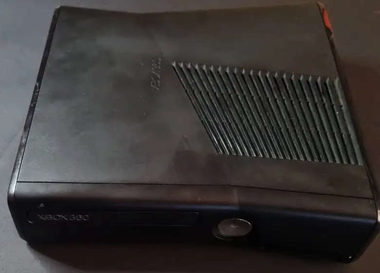 Great Condition XBOX 360S (Kindly read description below)