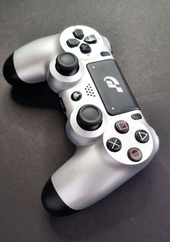 LIMITED EDITION GR PLAYSTATION 4 V2 CONTROLLER