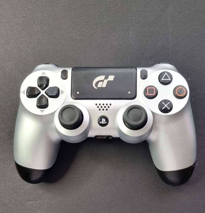 LIMITED EDITION GR PLAYSTATION 4 V2 CONTROLLER