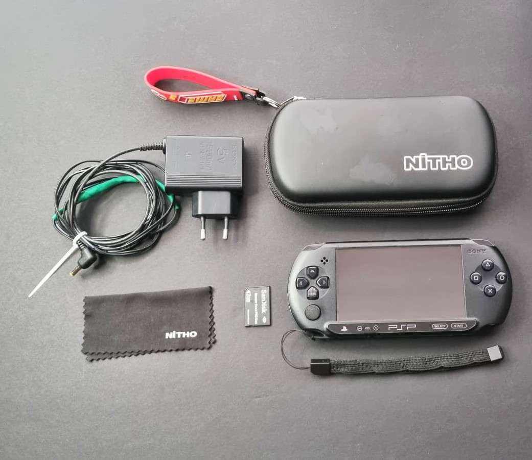 Amazing Condition Sony PSP Street Bundle