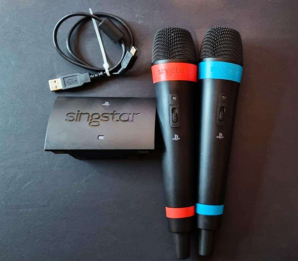 AMAZING CONDITION SINGSTAR WIRELESS PS2 BUNDLE