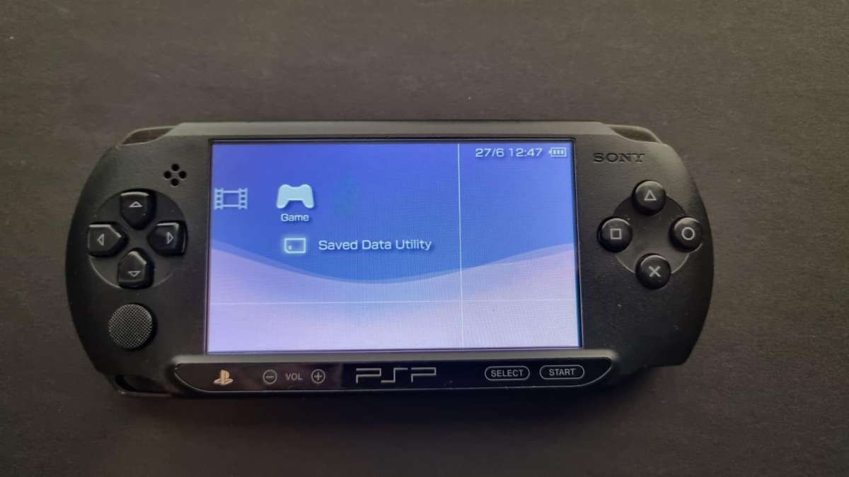 Great Condition Sony PSP Street Bundle