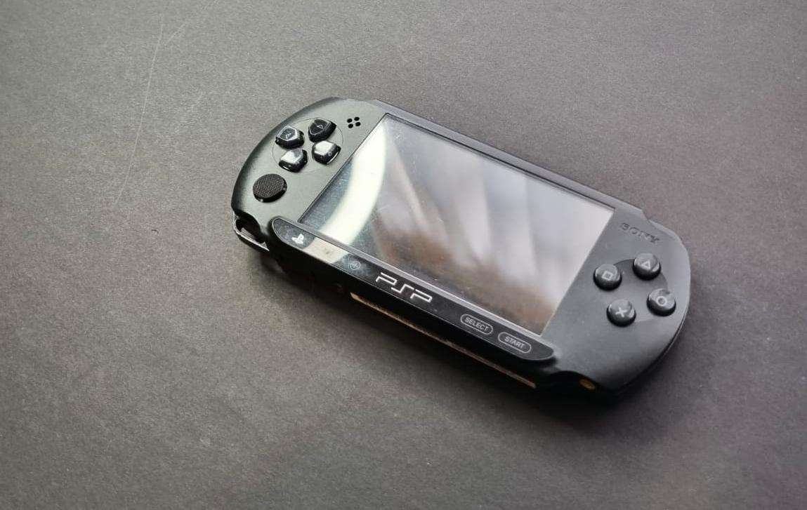 Great Condition Sony PSP Street Bundle