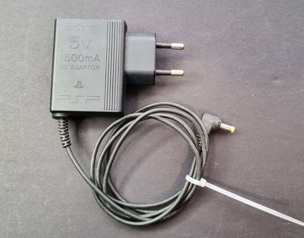 Great Condition Sony PSP Street Bundle