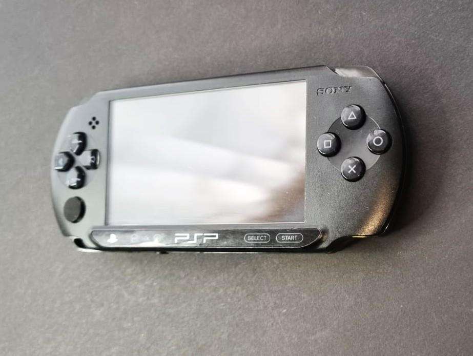 Great Condition Sony PSP Street Bundle