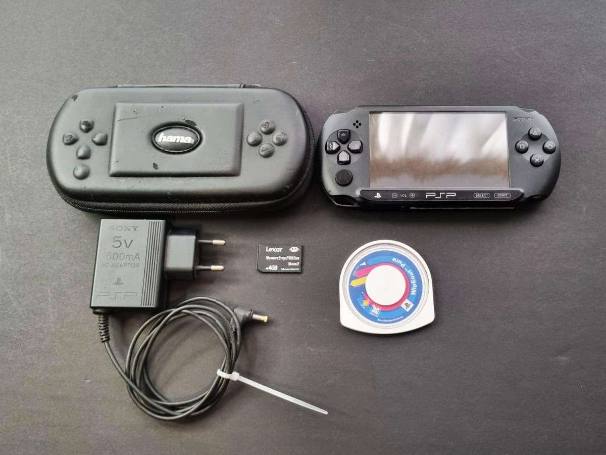 Great Condition Sony PSP Street Bundle