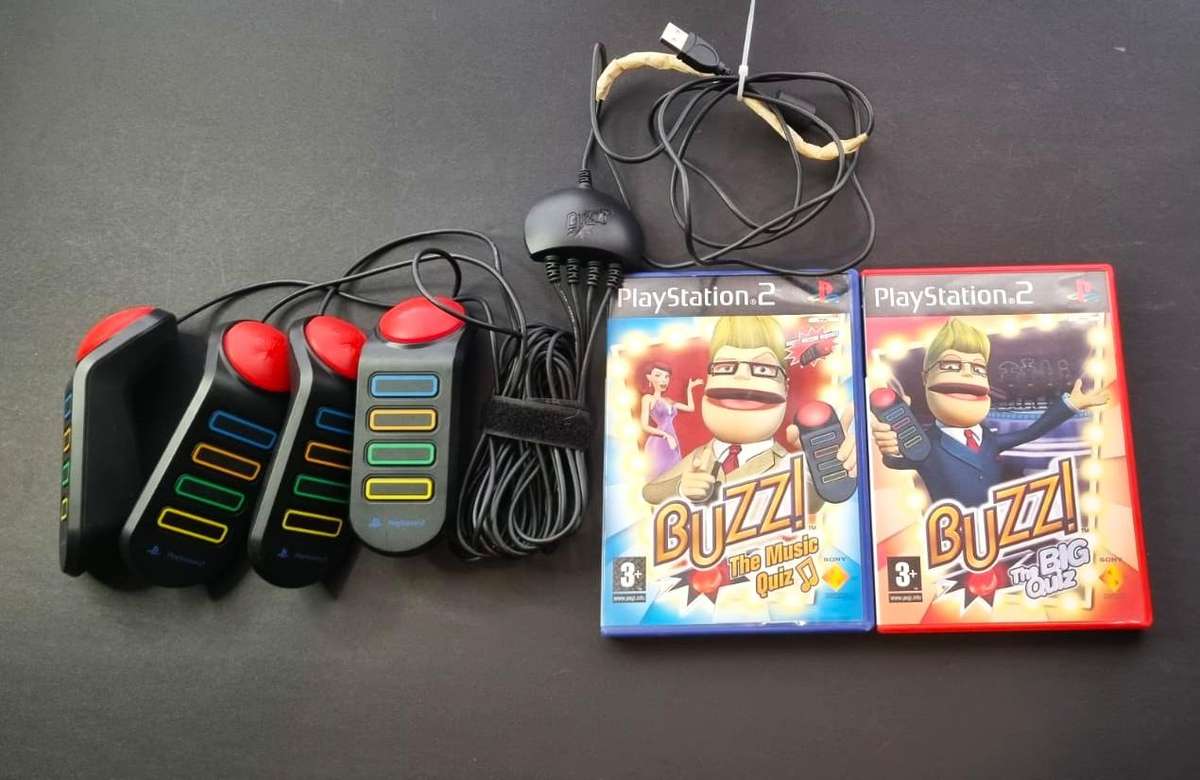 BUZZ PS2 COLLECTION WITH CONTROLLERS