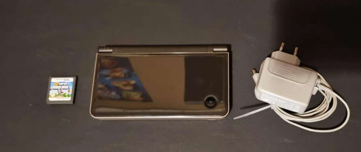 Nintendo DSi XL  Grey  Large Screens  Fully Working + New Super Mario Bros + Charger + 16GB Memor
