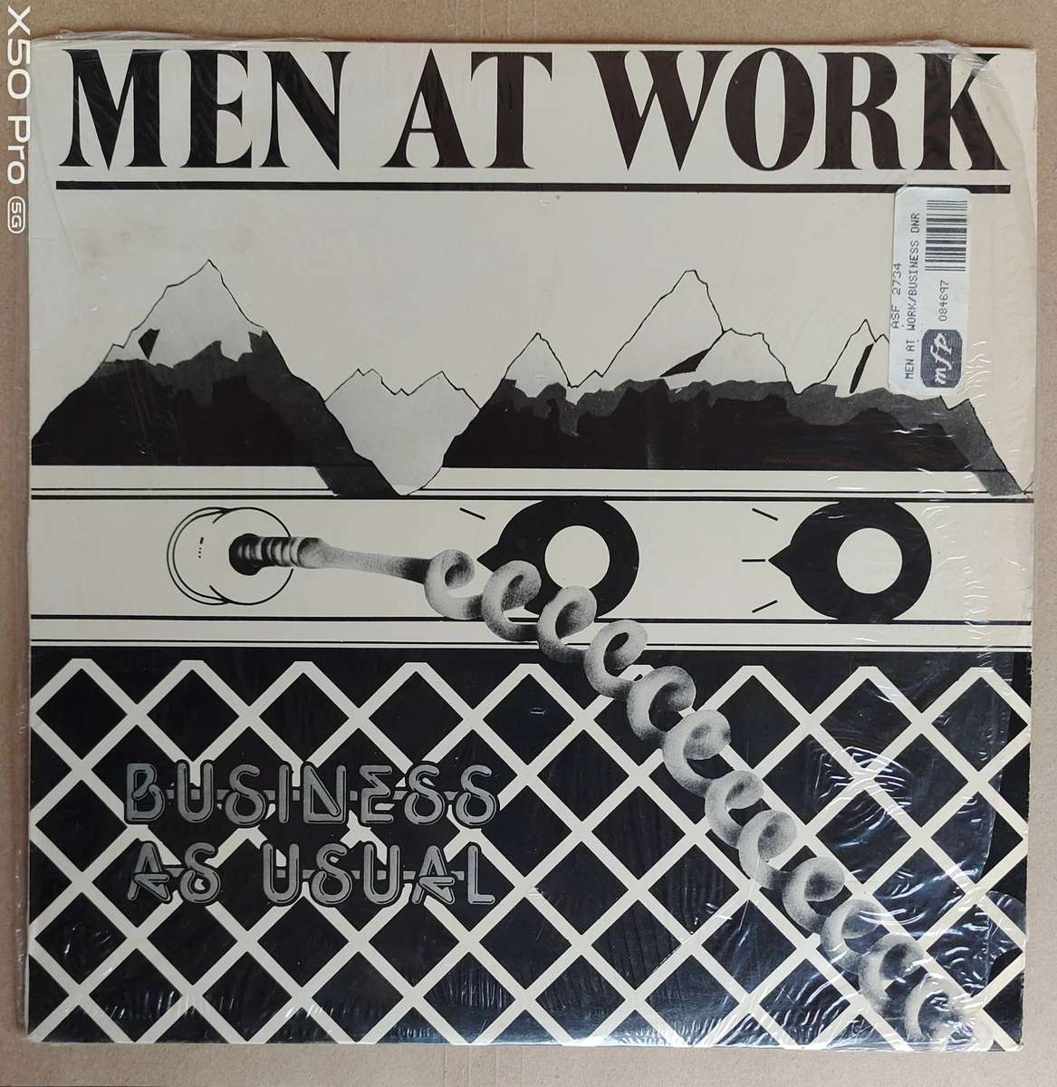 MEN AT WORK - BUSINESS AS USUAL - VG+/VG+