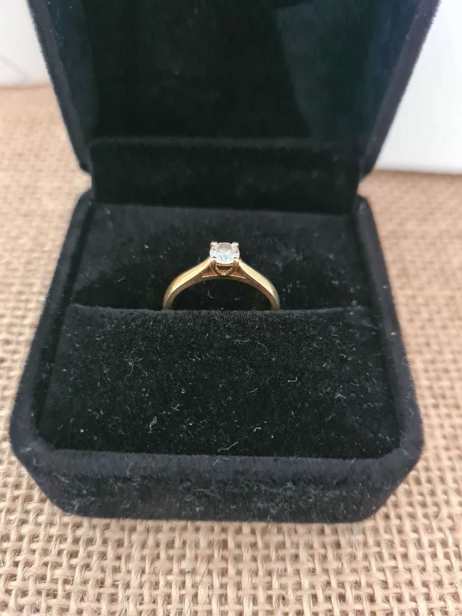 18ct Gold solitaire diamond ring