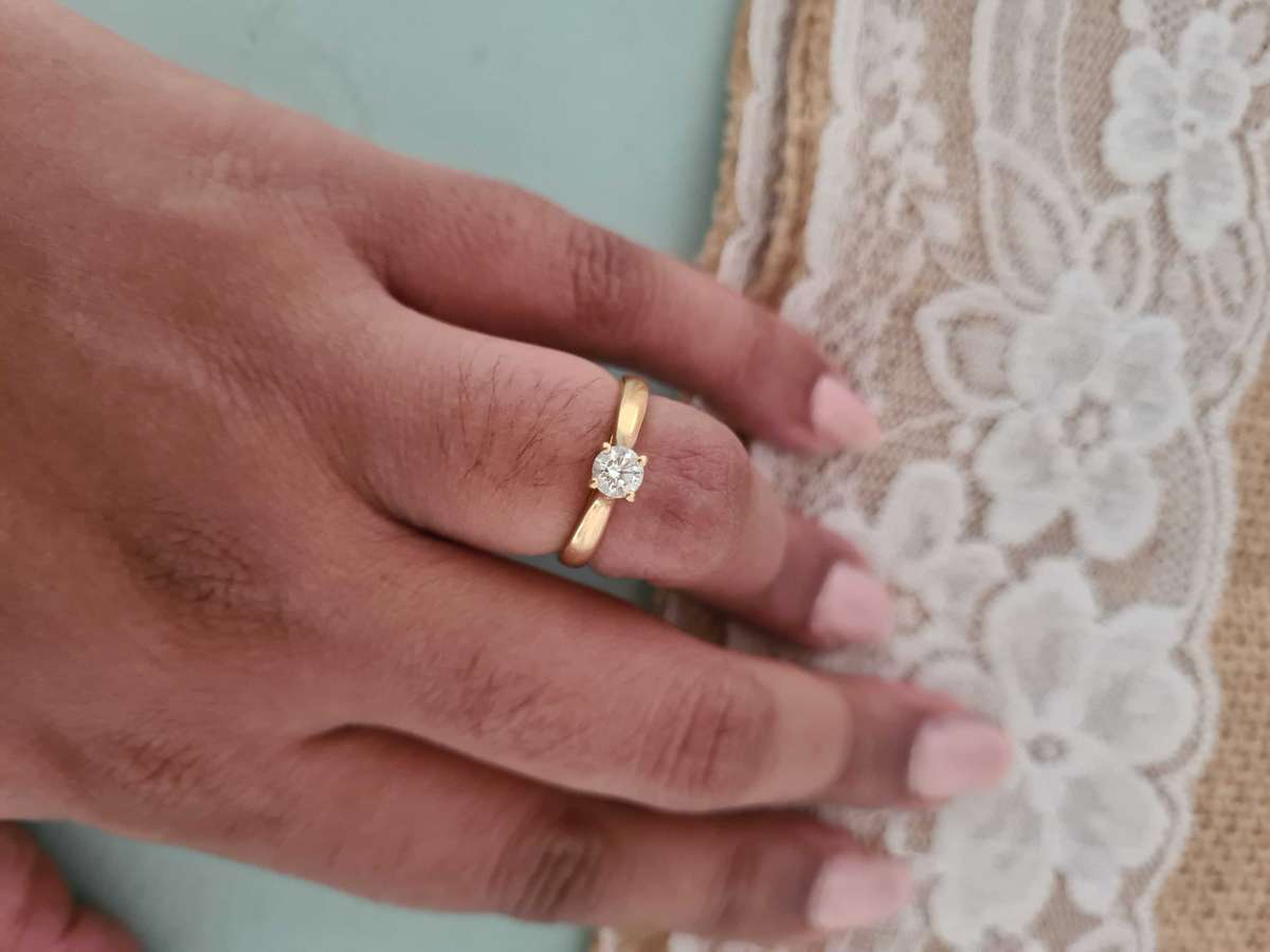 18ct Gold solitaire diamond ring