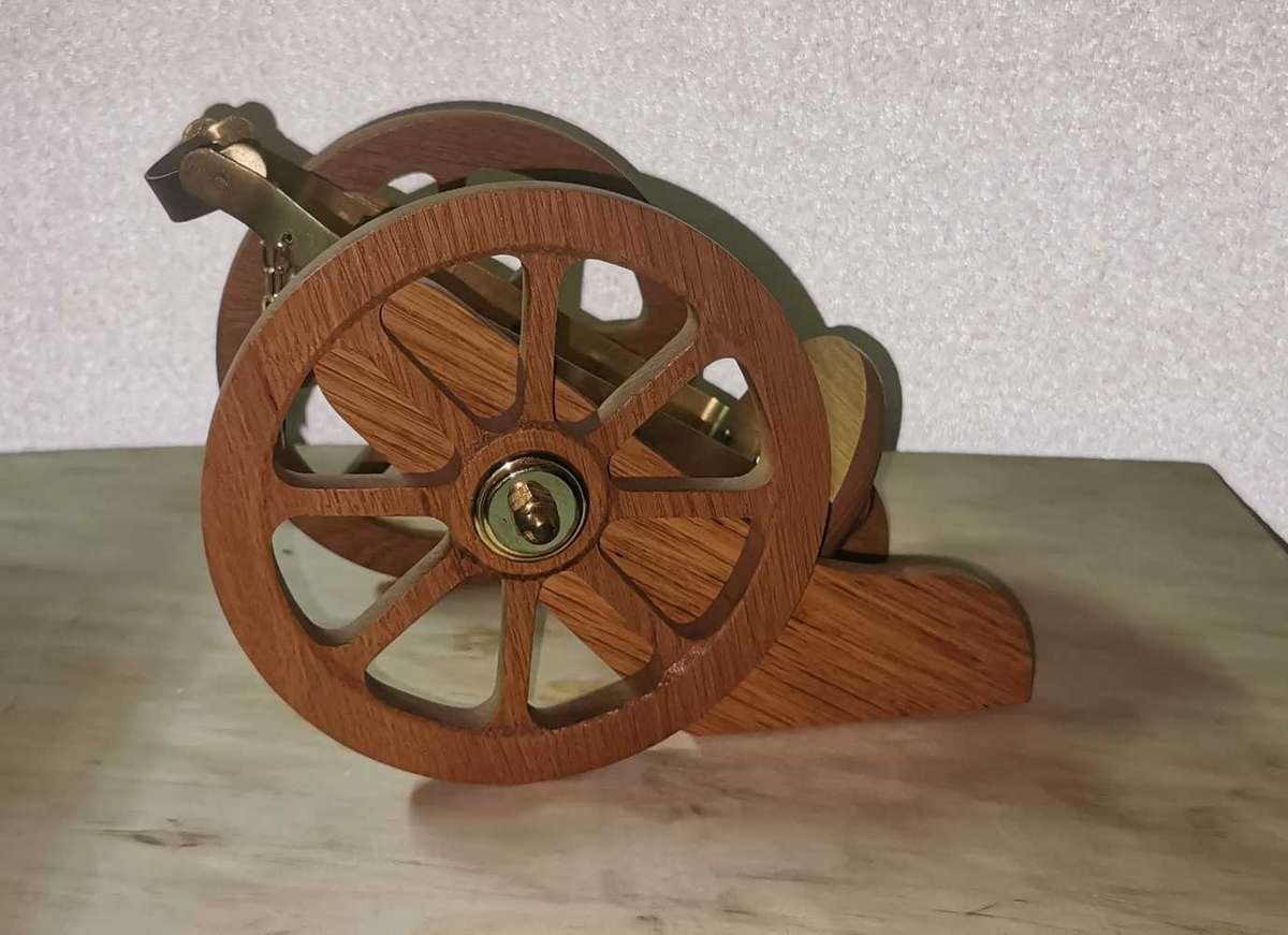 Three Ships whiskey holder