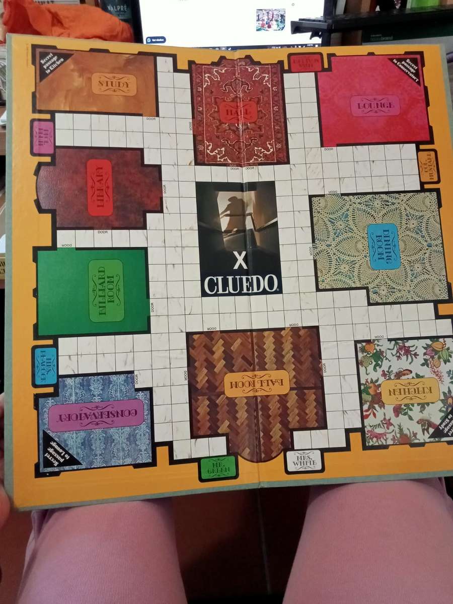 Vintage Manhattan 1972 Cluedo Board Game