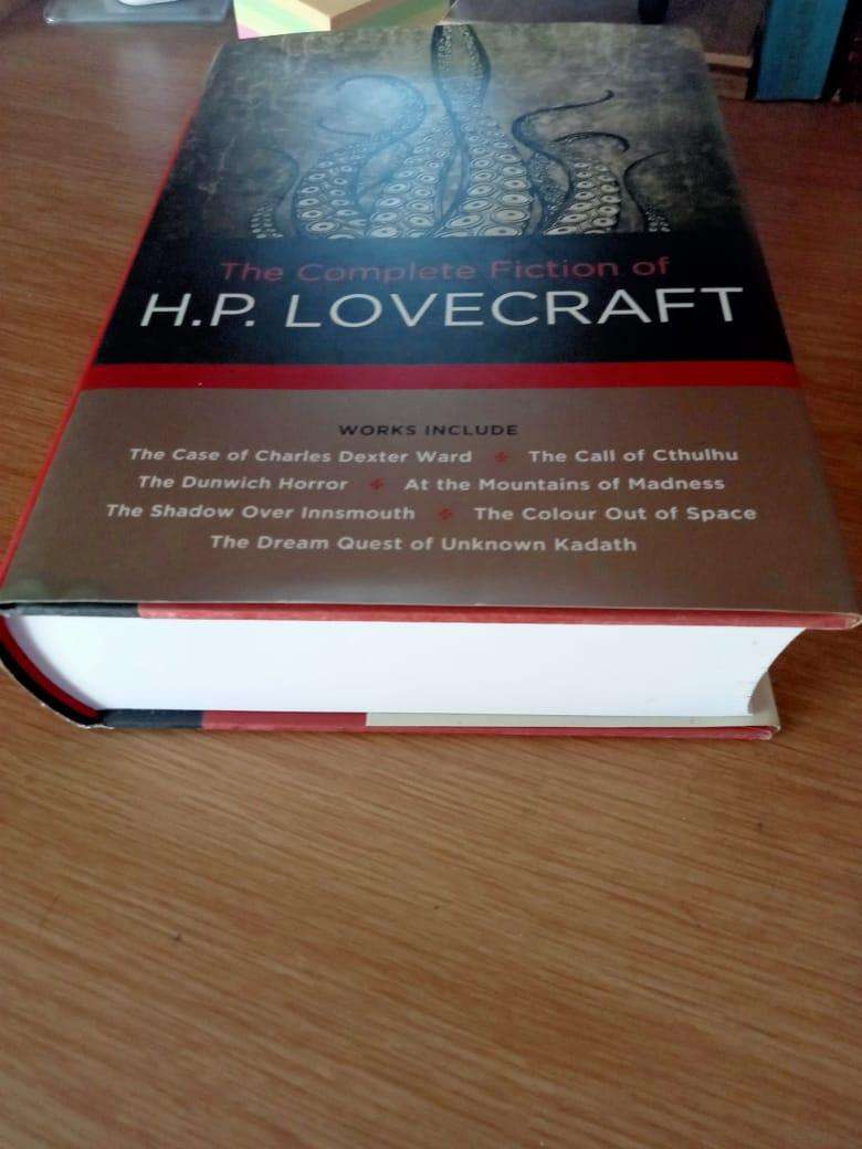 The Complete Fiction of H. P. Lovecraft: Chartwell Classics (Hardcover with dustcover)