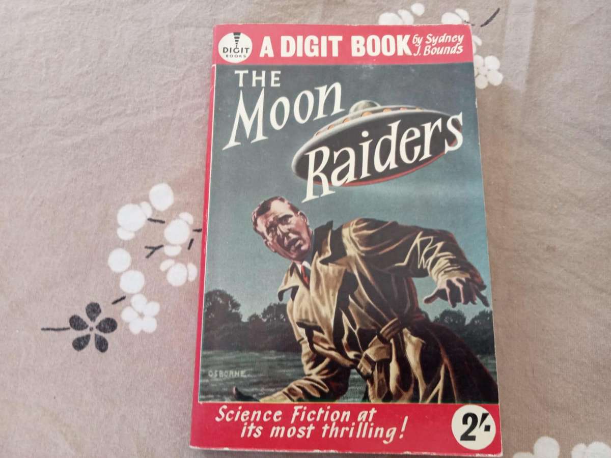 Moon Raiders | Sydney J. Bounds (Paperback)