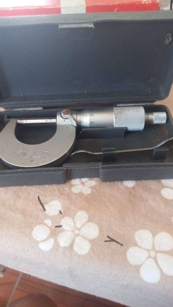Mitutoyo 0-25mm Outside Micrometer (Model 101-103)