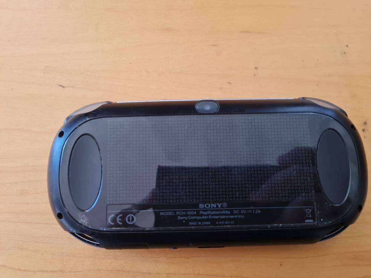 Sony PS Vita OLED (PCH-1004)  Boxed + 8GB Memory Card & Charger