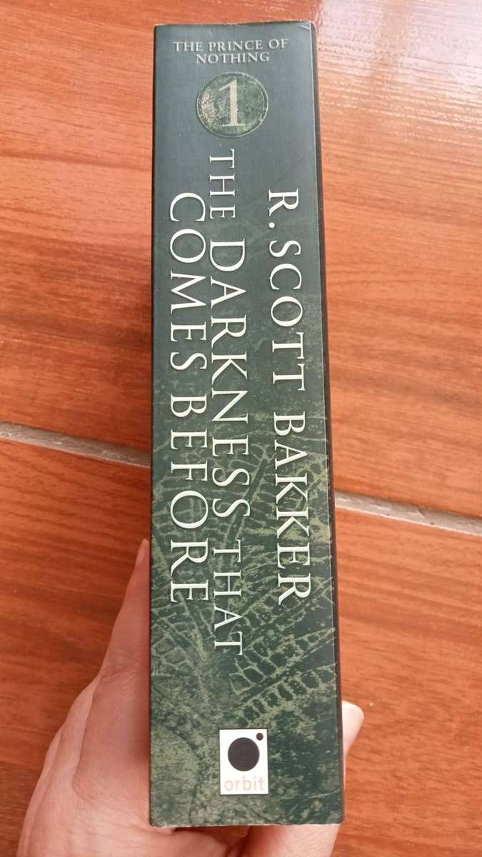The Darkness That Comes Before (The Prince of Nothing: Book 1)  R. Scott Bakker (Paperback)