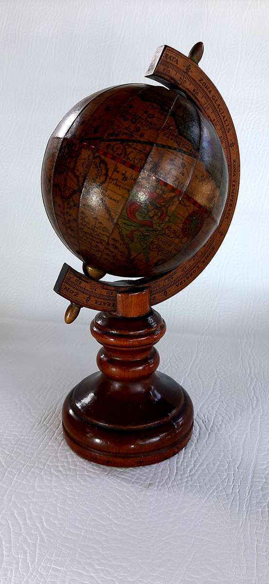 VINTAGE WOODEN WORLD GLOBE MAP DURING THE AGE OF EXPLORATION