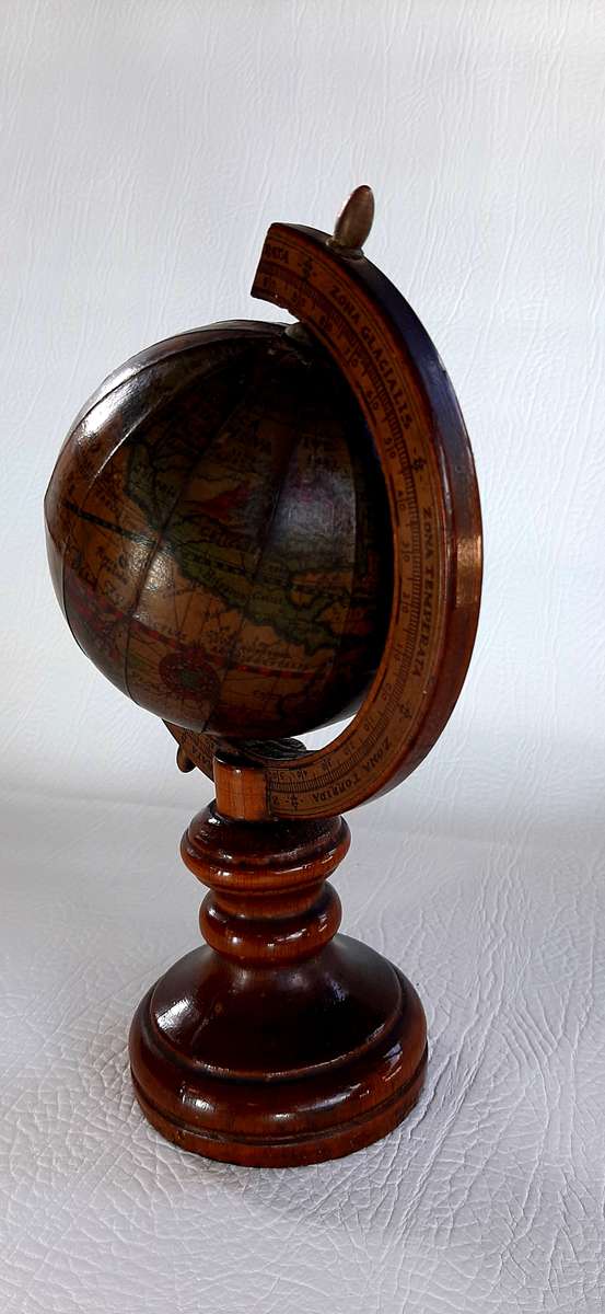 VINTAGE WOODEN WORLD GLOBE MAP DURING THE AGE OF EXPLORATION