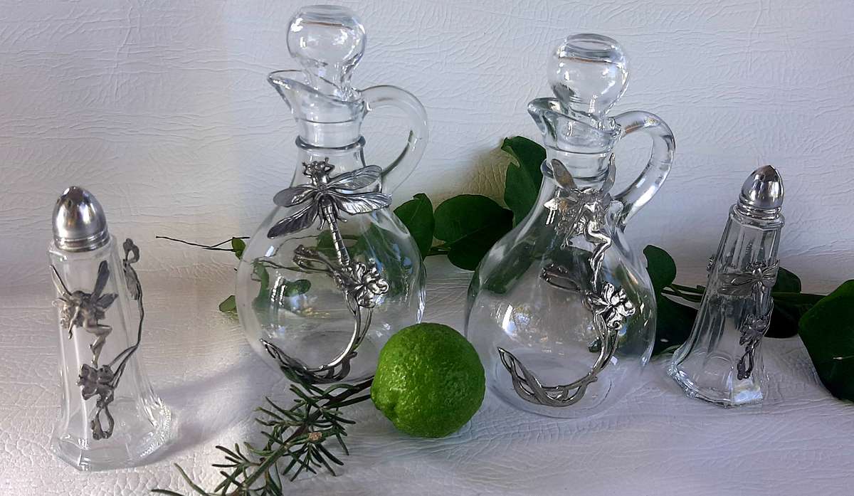 EXQUISITE VINTAGE PEWTER CRUET & SHAKER SET