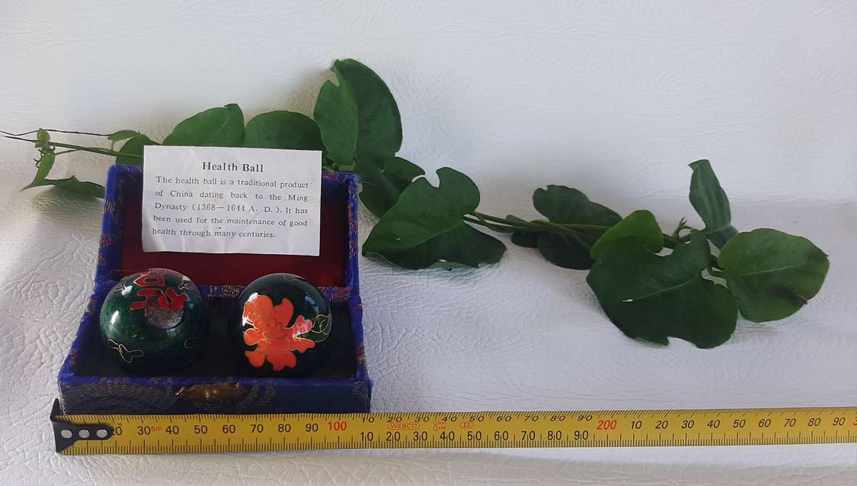 ELEGANT CHIMING BAODING BALLS WITH ORIGINAL BOX