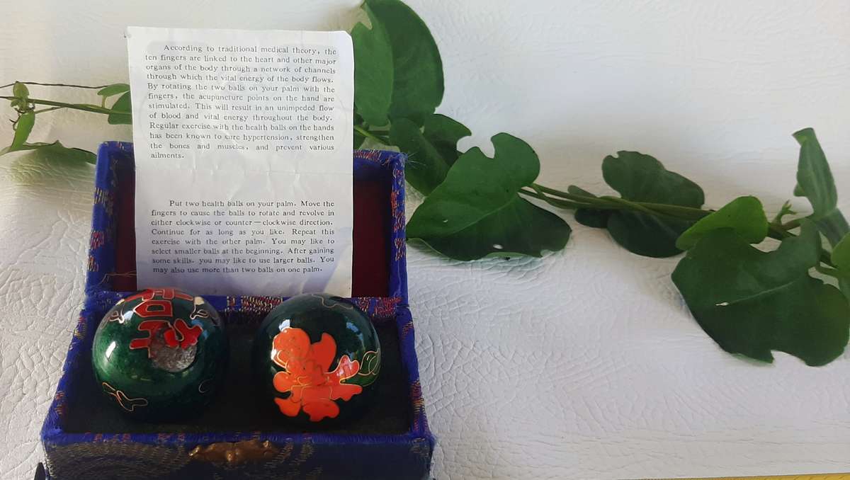 ELEGANT CHIMING BAODING BALLS WITH ORIGINAL BOX