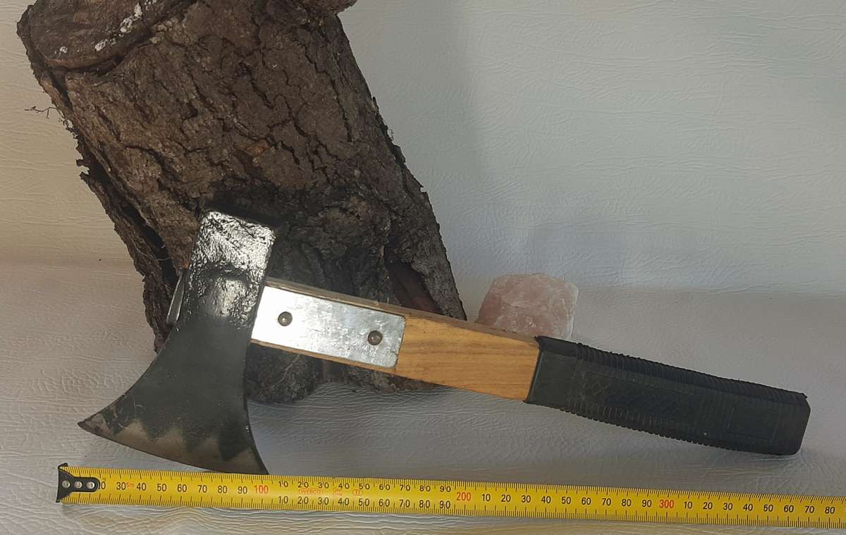 RUGGED HANDCRAFTED SURVIVAL AXE
