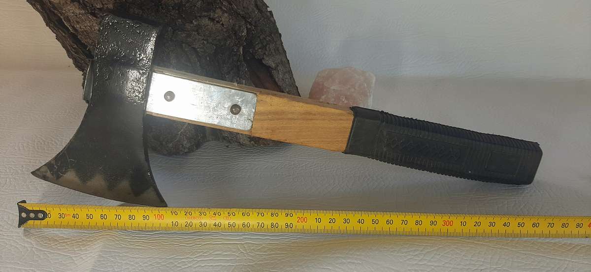 RUGGED HANDCRAFTED SURVIVAL AXE