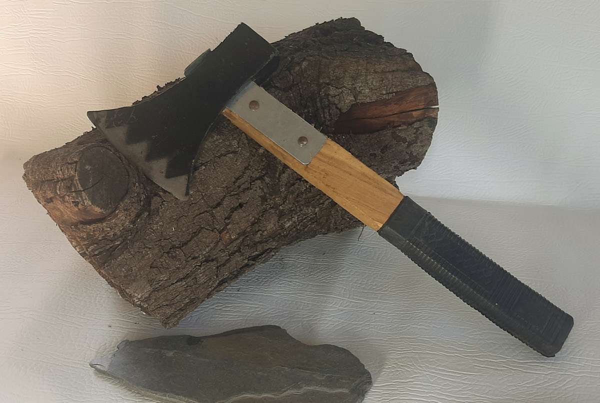 RUGGED HANDCRAFTED SURVIVAL AXE