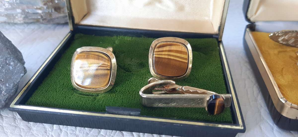 VINTAGE CUFFLINKS & TIE CLIP SETS - ELEGANT & TIMELESS