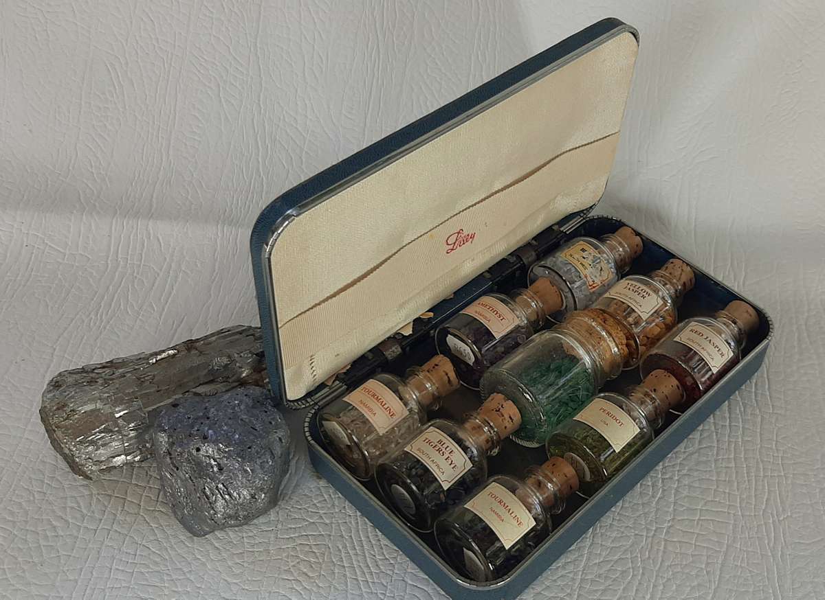 RARE VINTAGE GEMSTONE BOTTLE COLLECTION - PERFECT FOR JEWELLERY MAKERS & CRAFTERS!!!