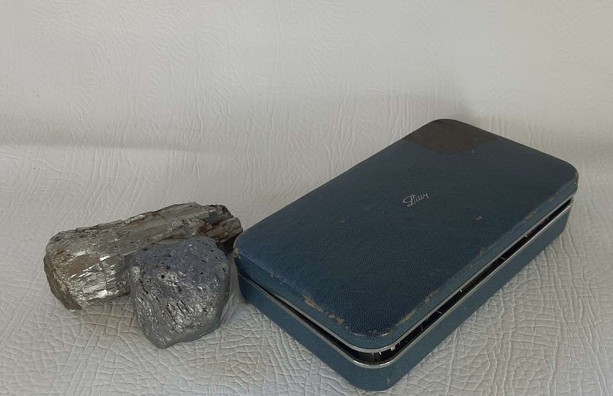 RARE VINTAGE GEMSTONE BOTTLE COLLECTION - PERFECT FOR JEWELLERY MAKERS & CRAFTERS!!!