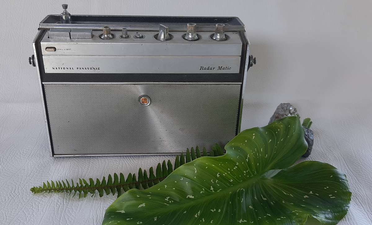 NATIONAL PANASONIC RF-980W  -  A RARE SOUTH AFRICAN MADE VINTAGE TREASURE!
