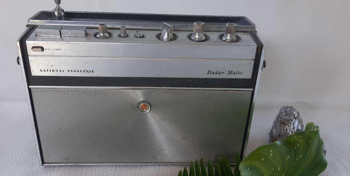 NATIONAL PANASONIC RF-980W  -  A RARE SOUTH AFRICAN MADE VINTAGE TREASURE!