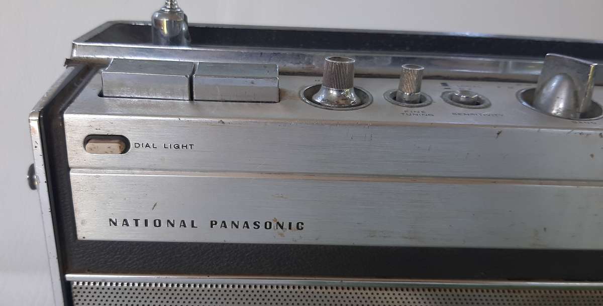 NATIONAL PANASONIC RF-980W  -  A RARE SOUTH AFRICAN MADE VINTAGE TREASURE!