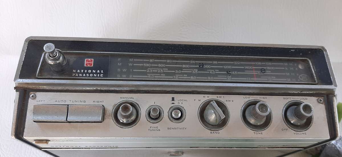 NATIONAL PANASONIC RF-980W  -  A RARE SOUTH AFRICAN MADE VINTAGE TREASURE!