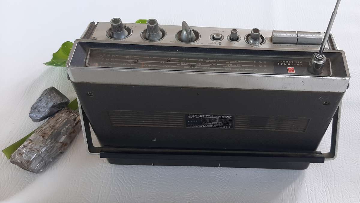 NATIONAL PANASONIC RF-980W  -  A RARE SOUTH AFRICAN MADE VINTAGE TREASURE!