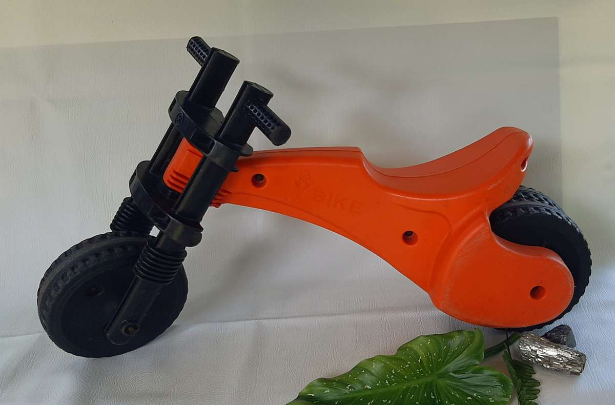 Y-BIKE ORIGINAL BALANCE BIKE - EXCELLENT CONDITION