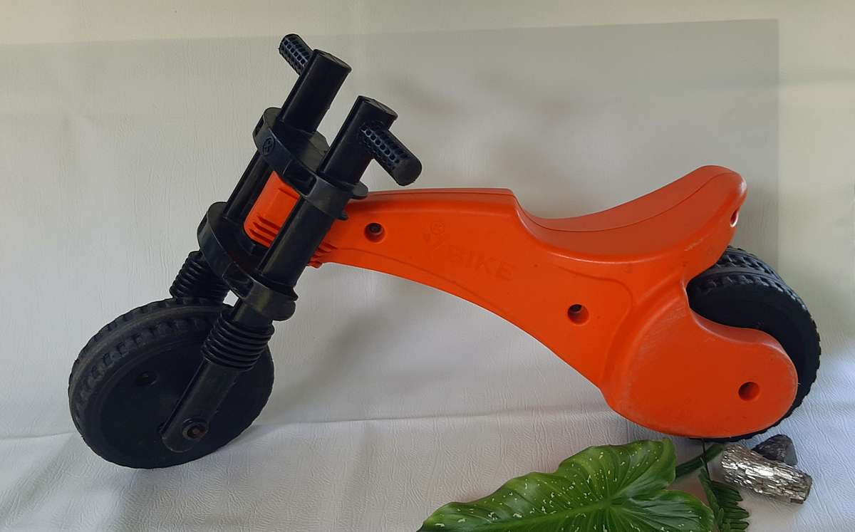 Y-BIKE ORIGINAL BALANCE BIKE - EXCELLENT CONDITION