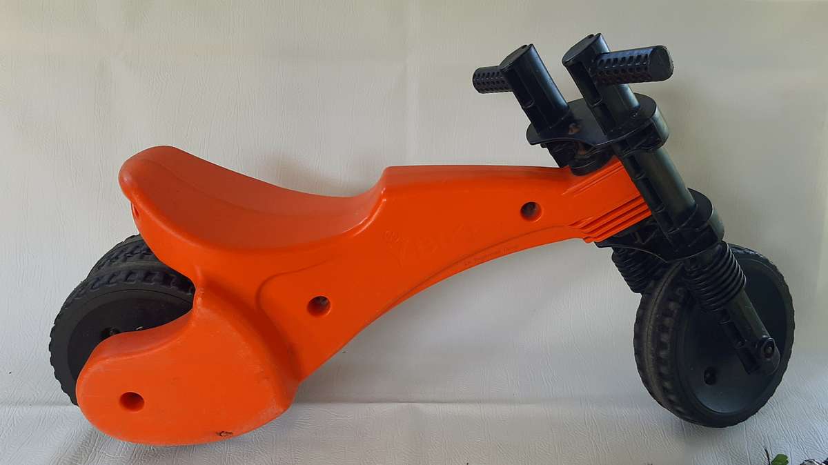 Y-BIKE ORIGINAL BALANCE BIKE - EXCELLENT CONDITION